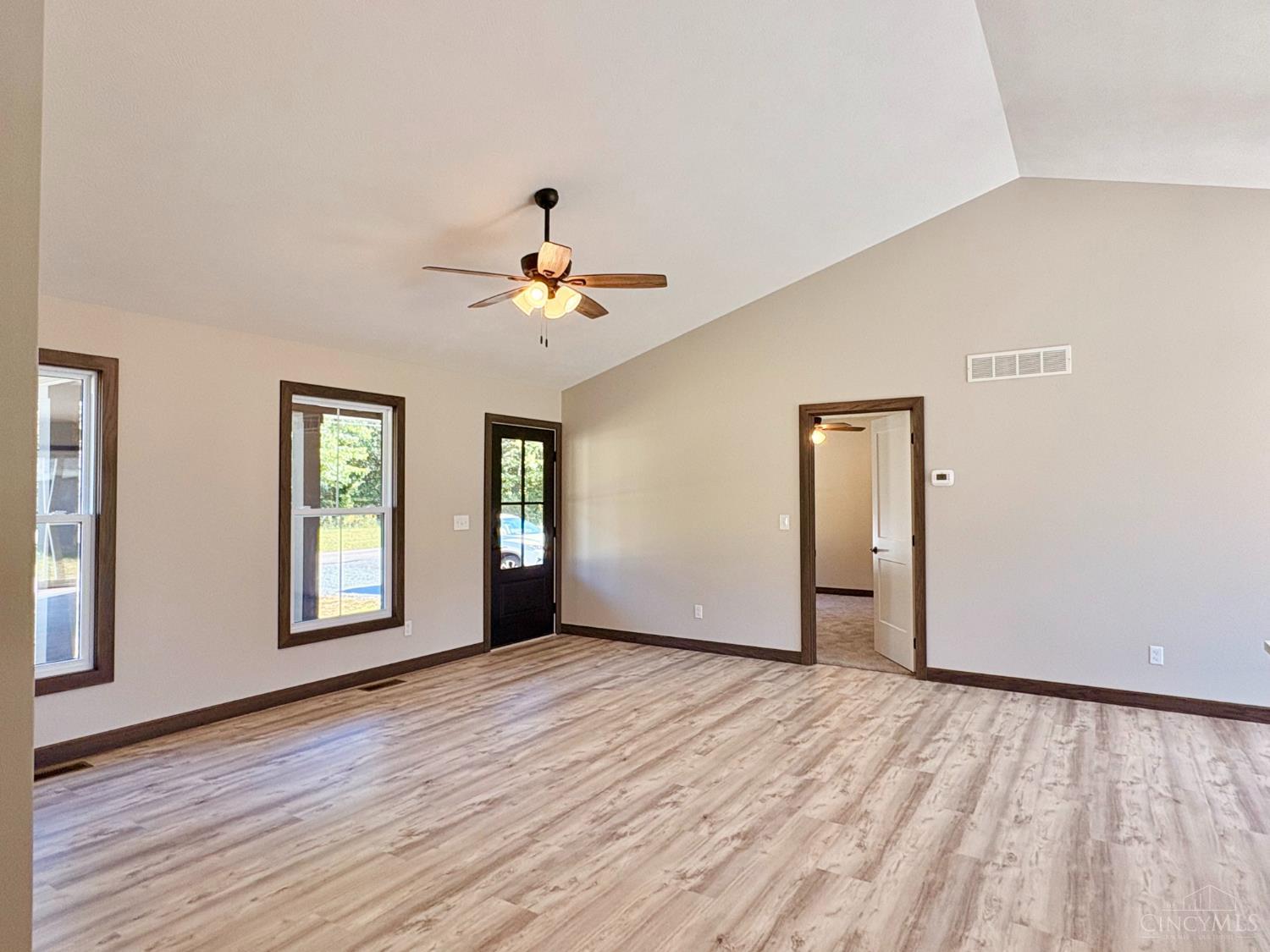 1895349 Property Photo 4
