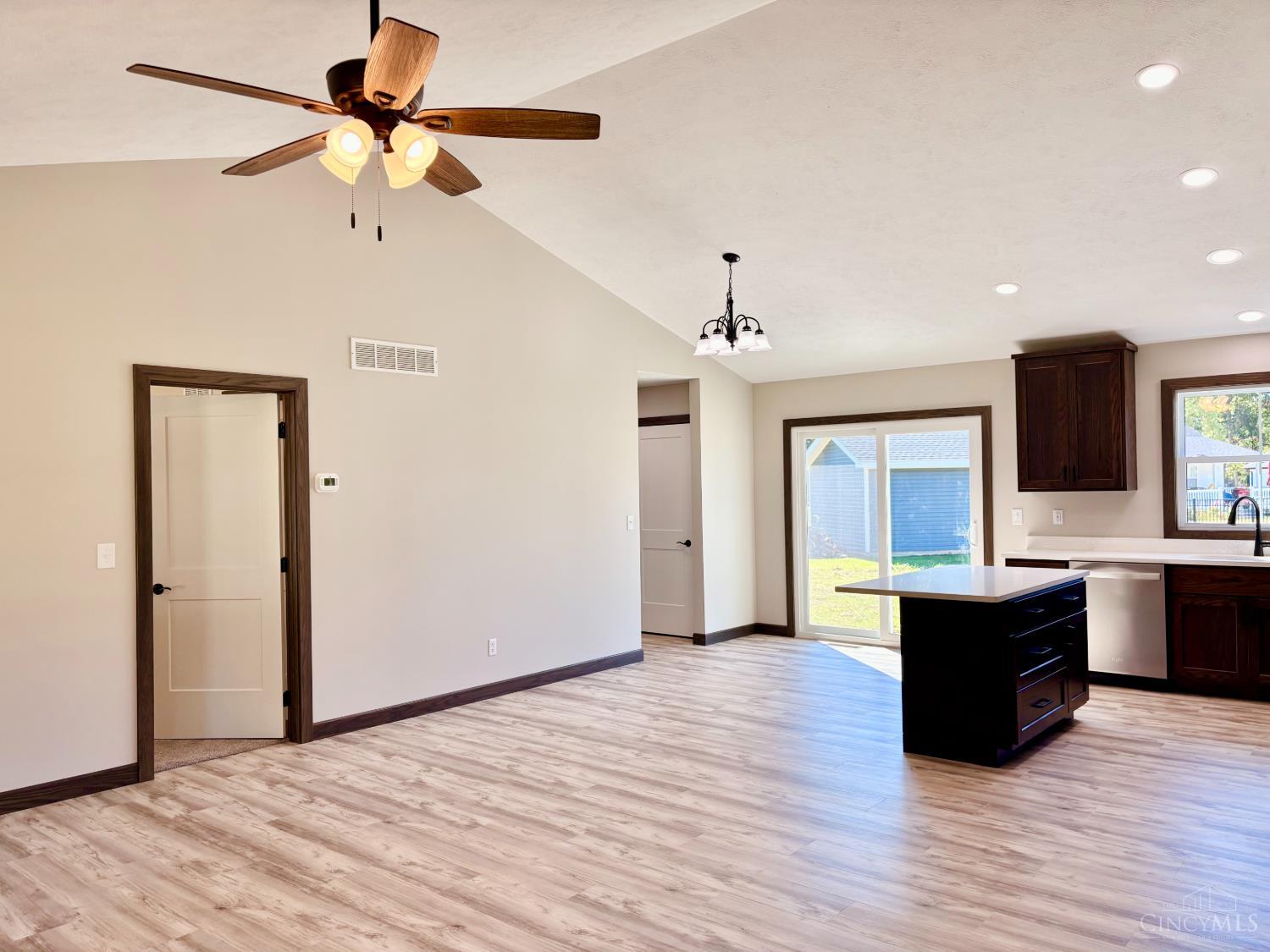 1895349 Property Photo 5