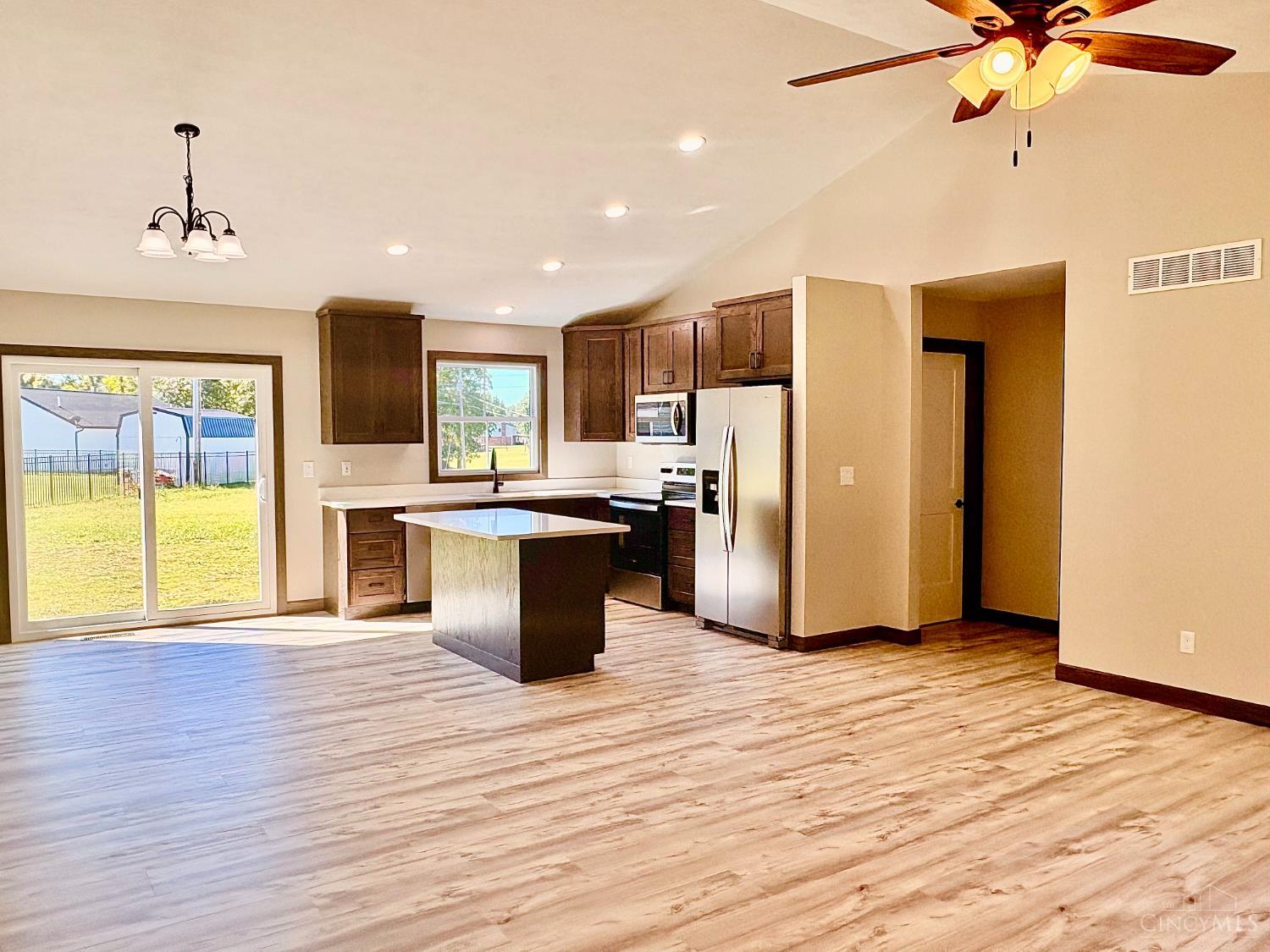 1895349 Property Photo 7