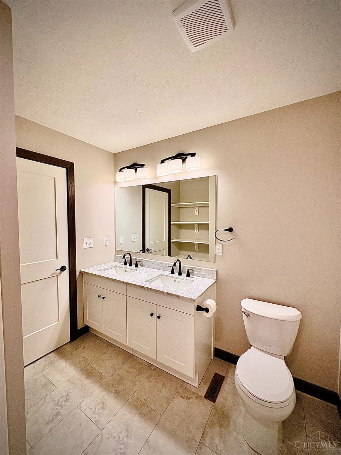 1895349 Property Photo 11