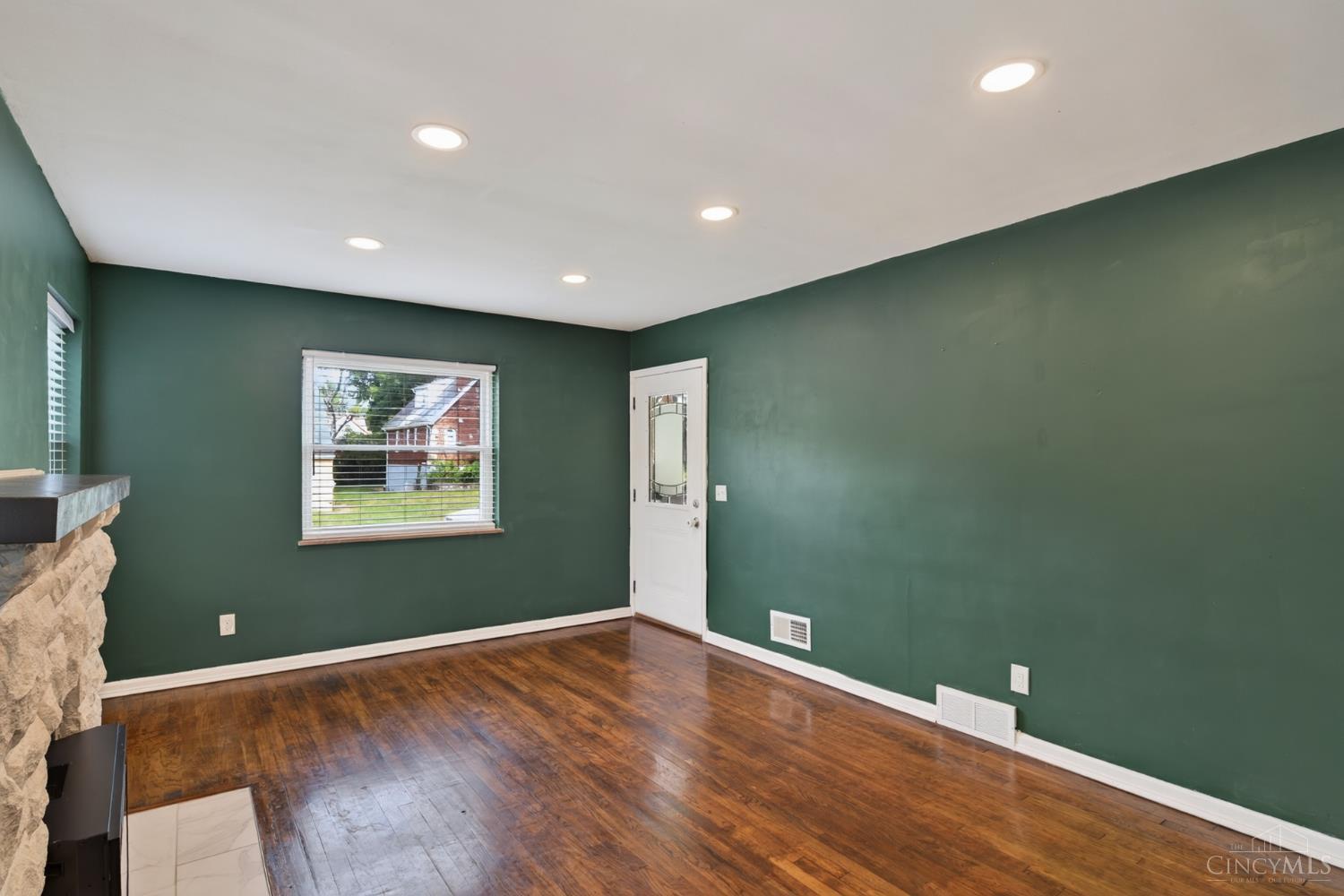 5065 Western Hills Avenue Property Photo 6