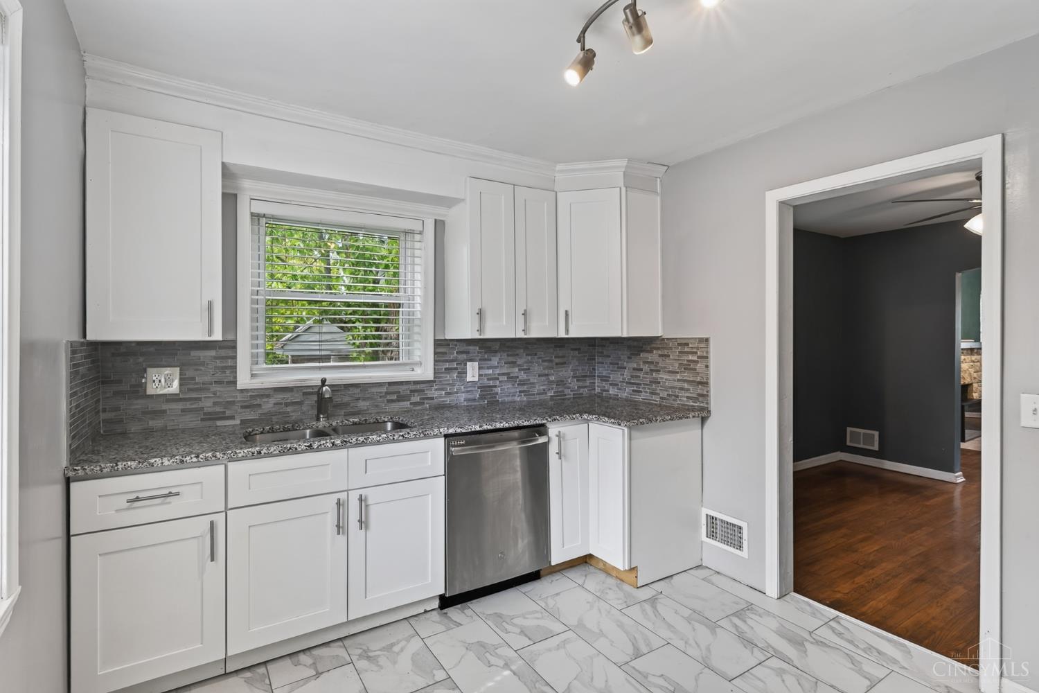 5065 Western Hills Avenue Property Photo 13