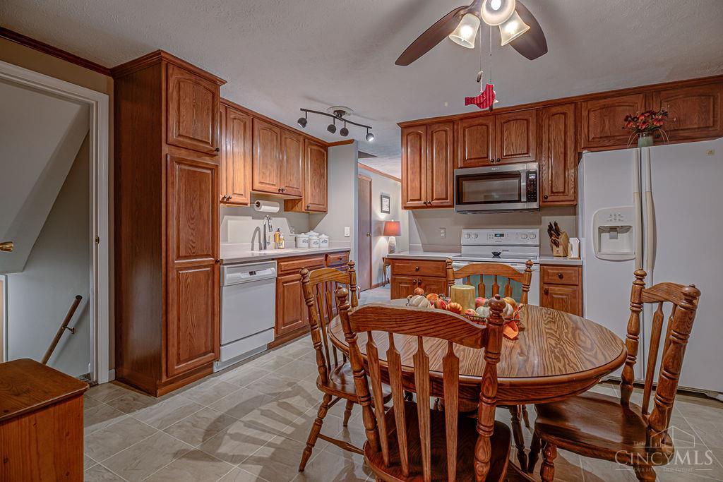 923 Beechmeadow Lane Property Photo 7