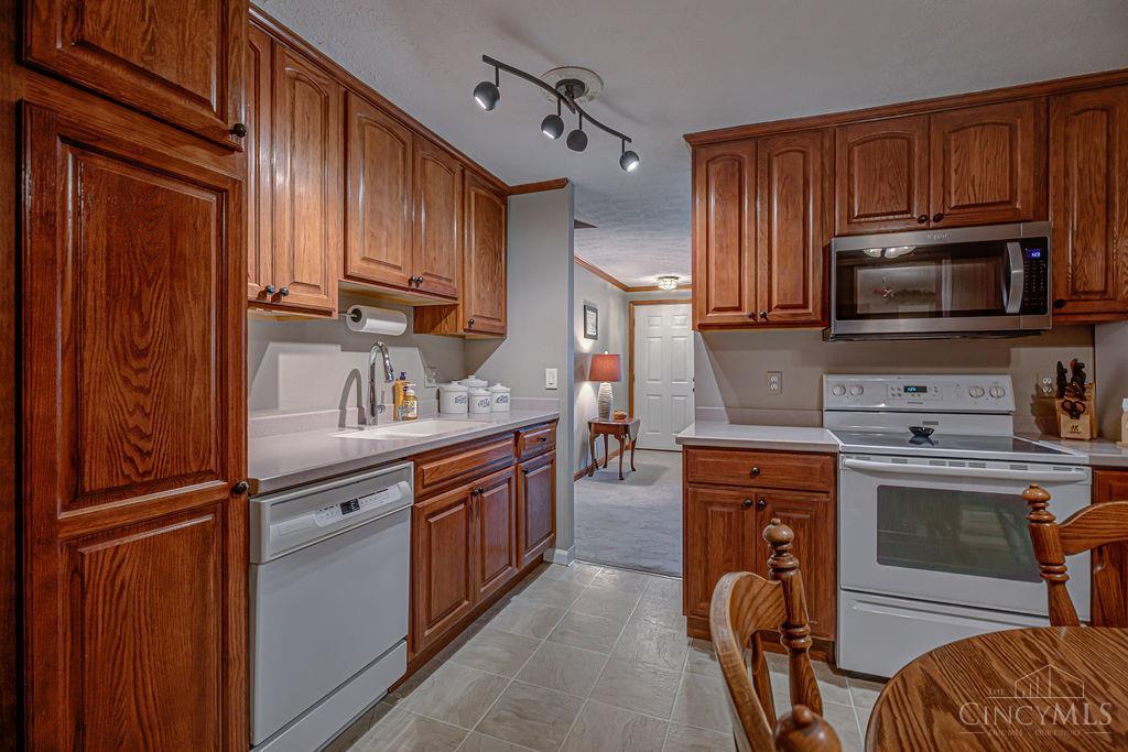 923 Beechmeadow Lane Property Photo 8