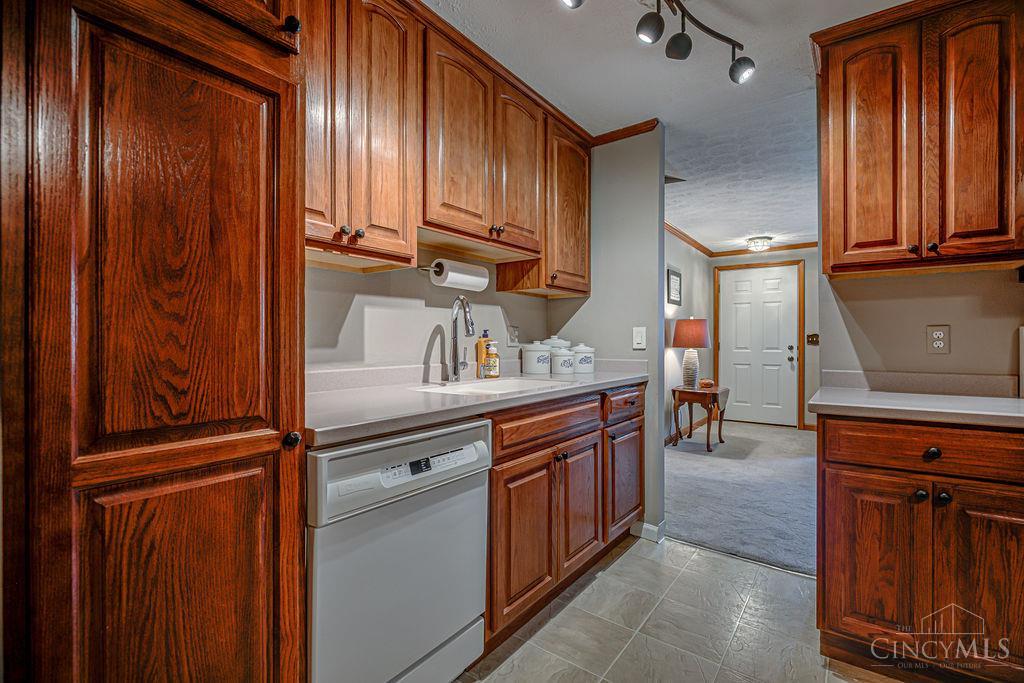 923 Beechmeadow Lane Property Photo 9