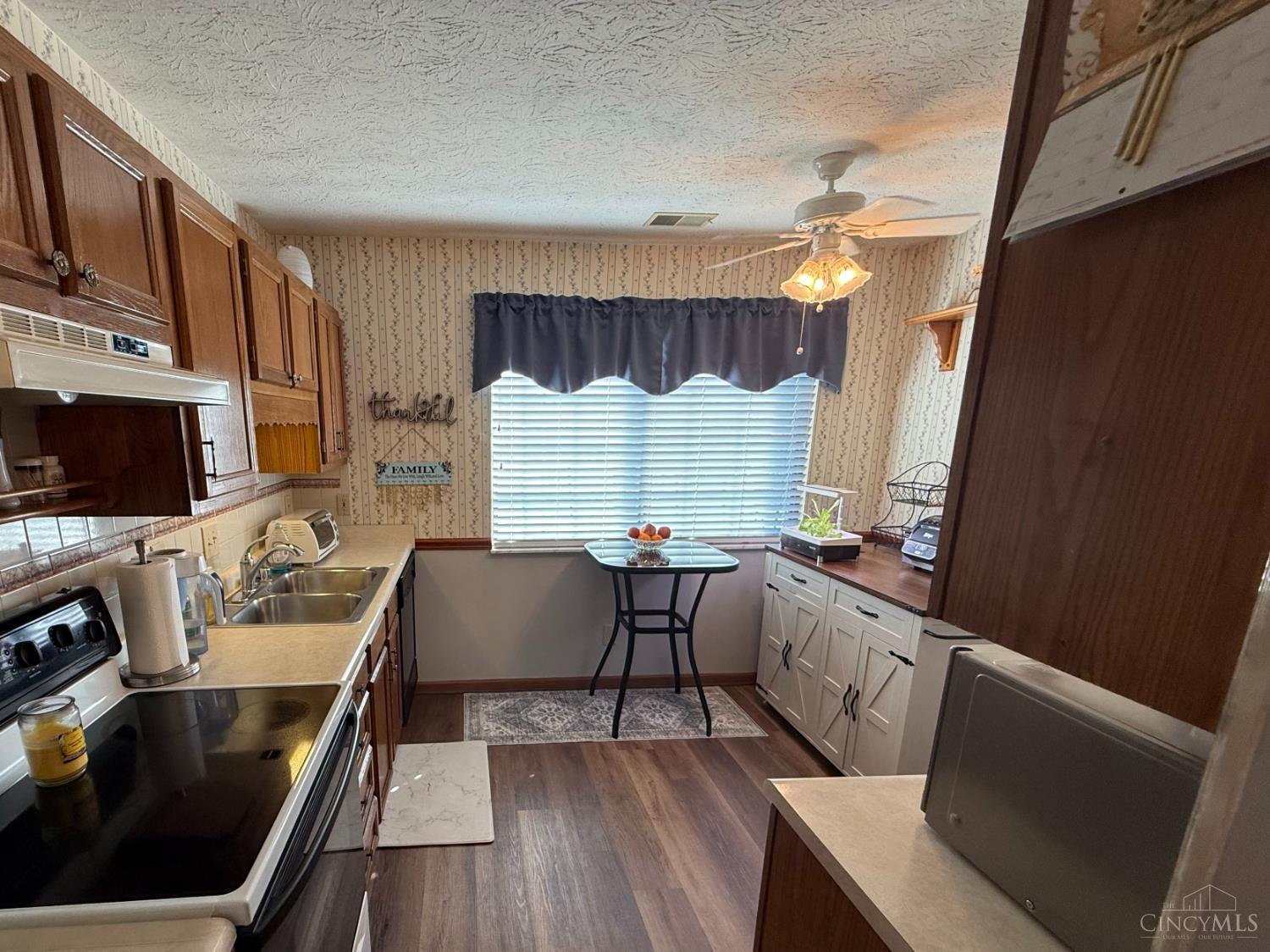 3963 School Section Road Property Photo 10