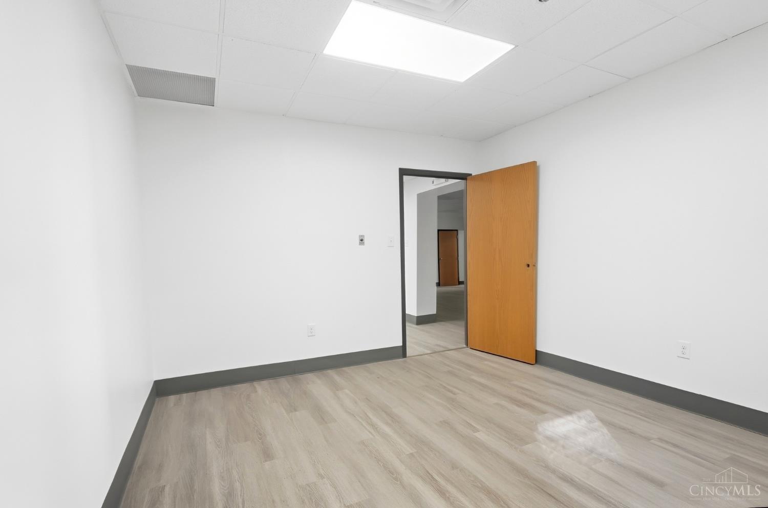 E 123 4th Street Property Photo 19