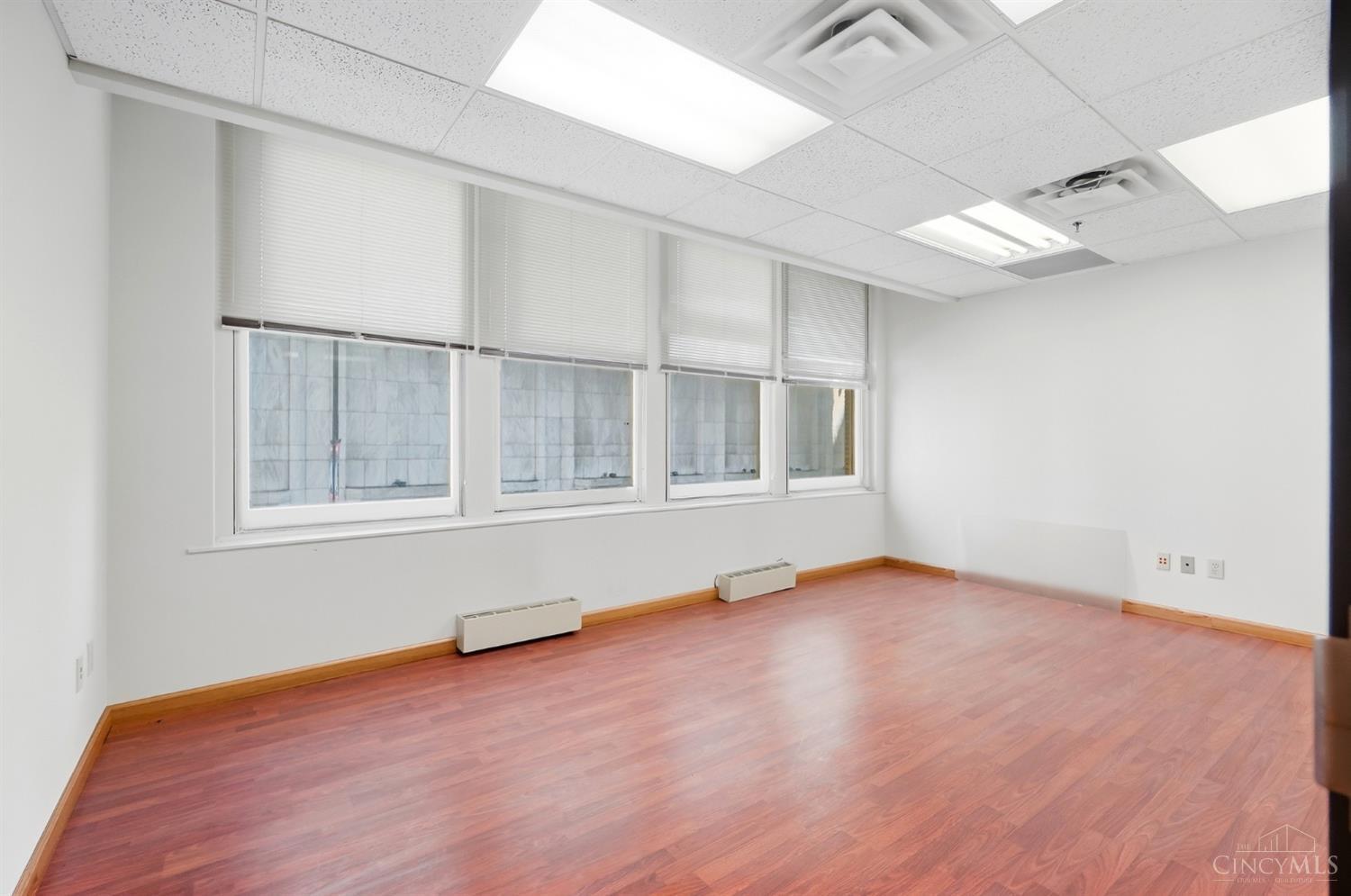 E 123 4th Street Property Photo 31
