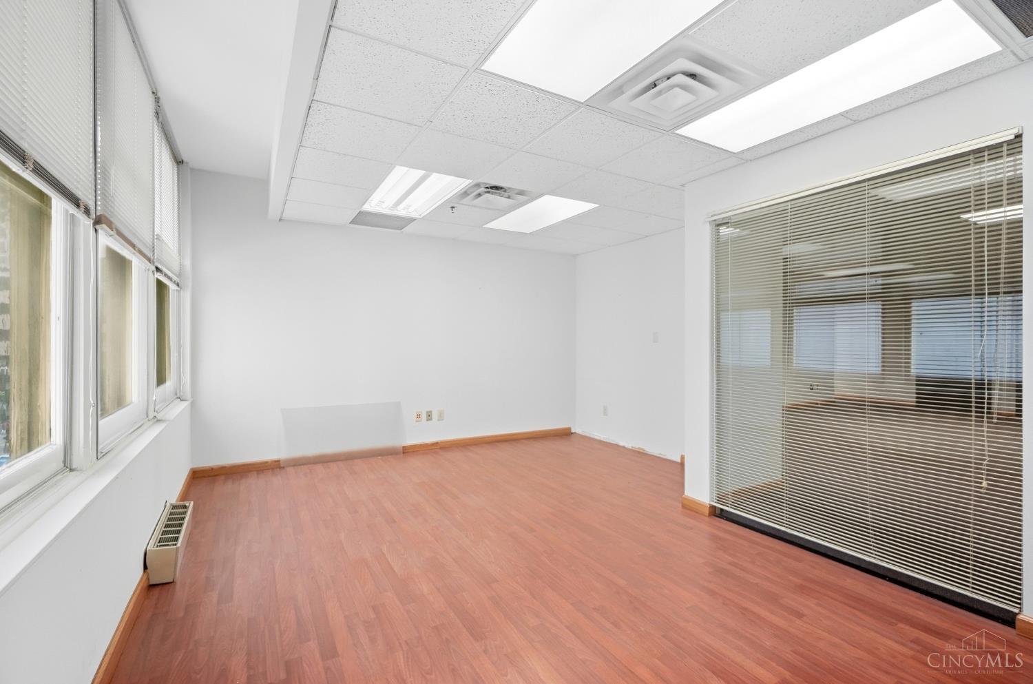 E 123 4th Street Property Photo 32