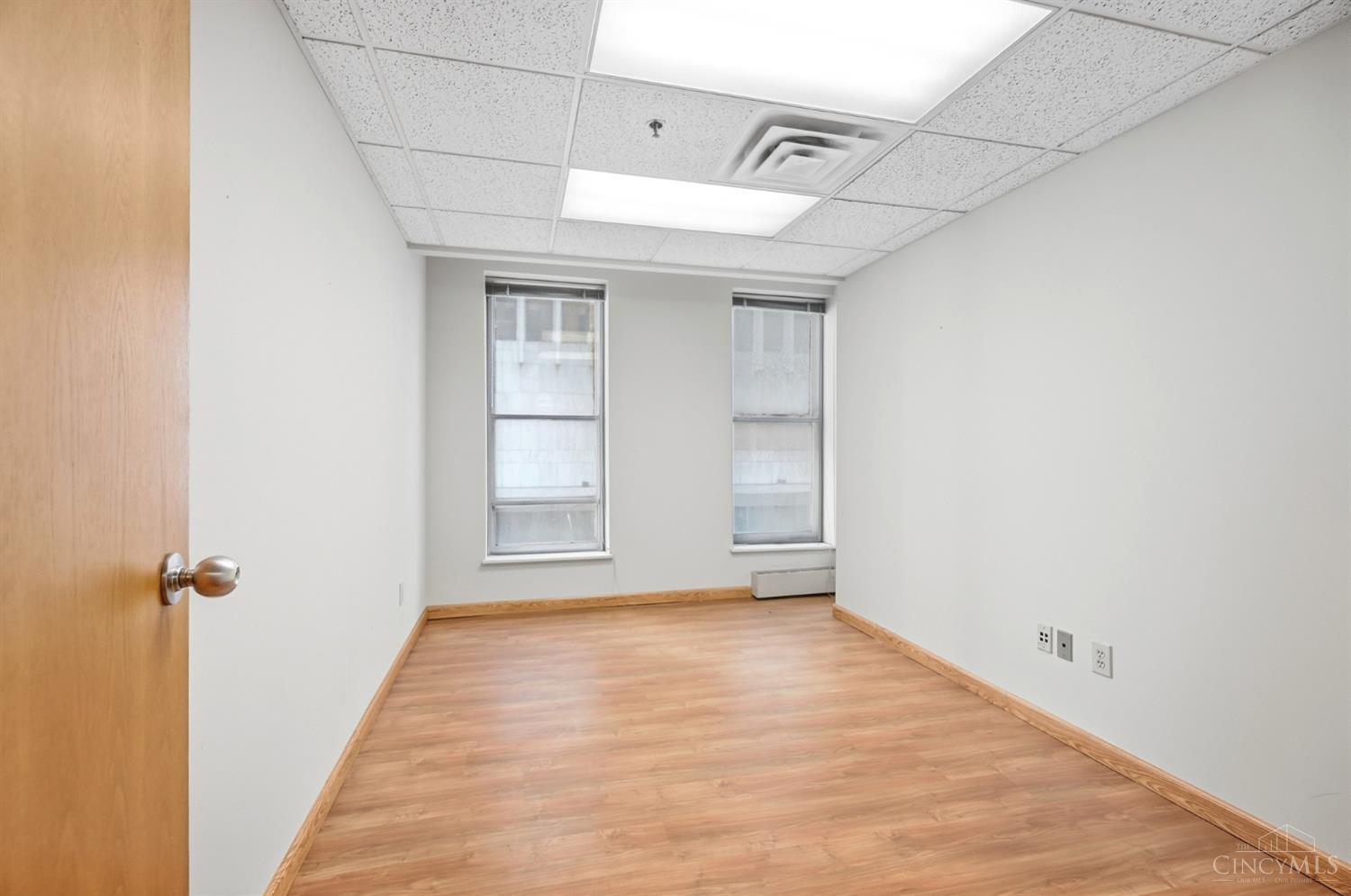 E 123 4th Street Property Photo 36