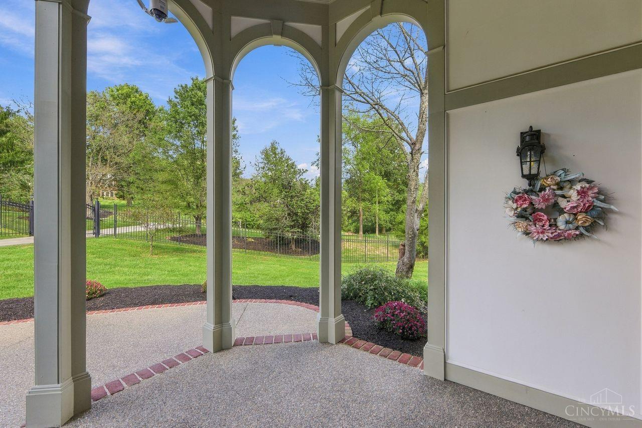 8575 Sleepy Hollow Drive Property Photo 6