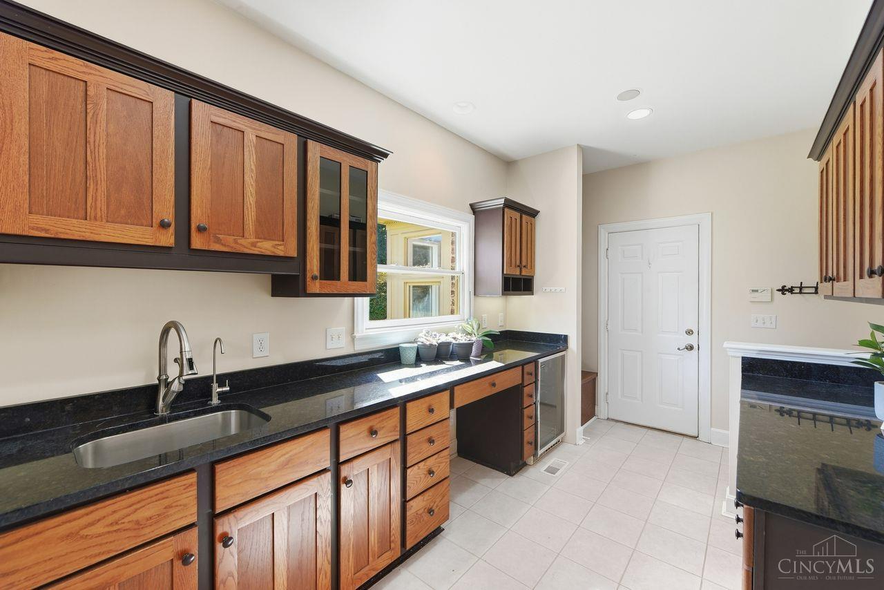 8575 Sleepy Hollow Drive Property Photo 11
