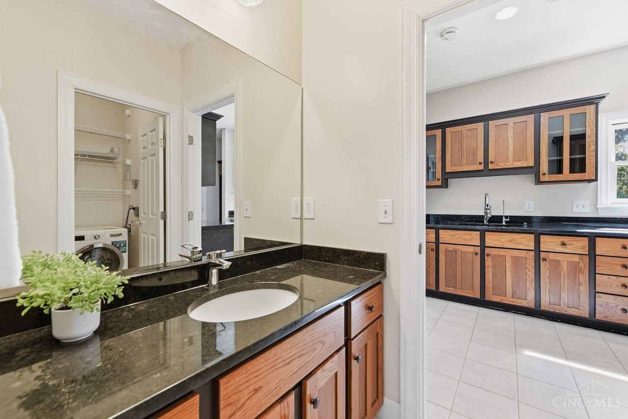 8575 Sleepy Hollow Drive Property Photo 16