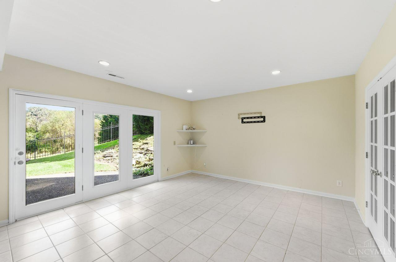 8575 Sleepy Hollow Drive Property Photo 75