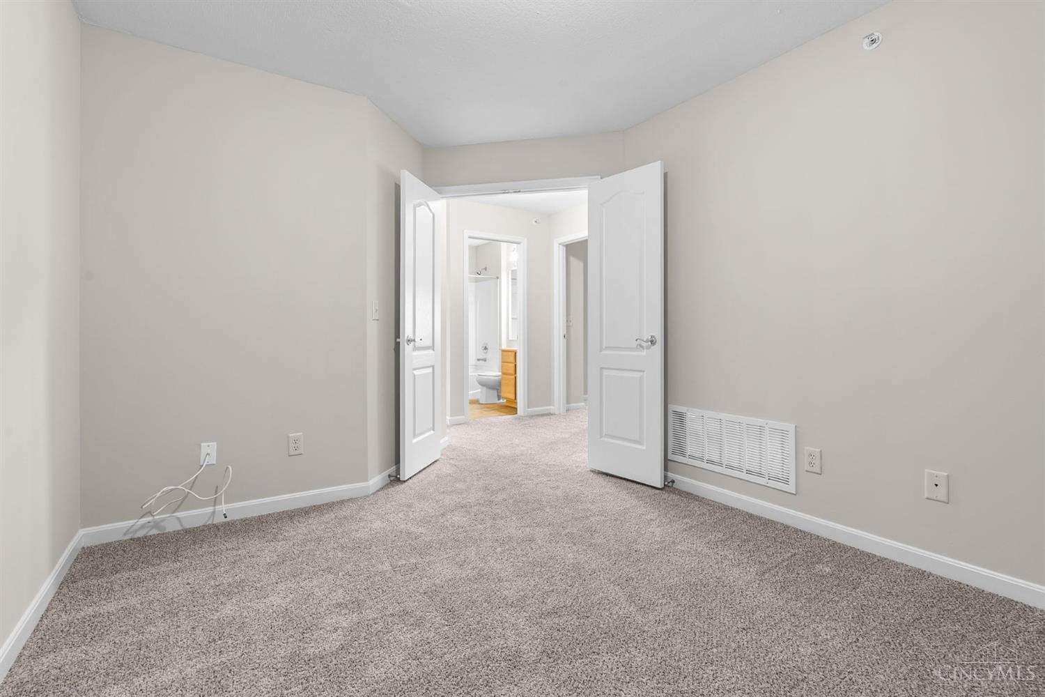 4654 Trophy Lane Property Photo 21
