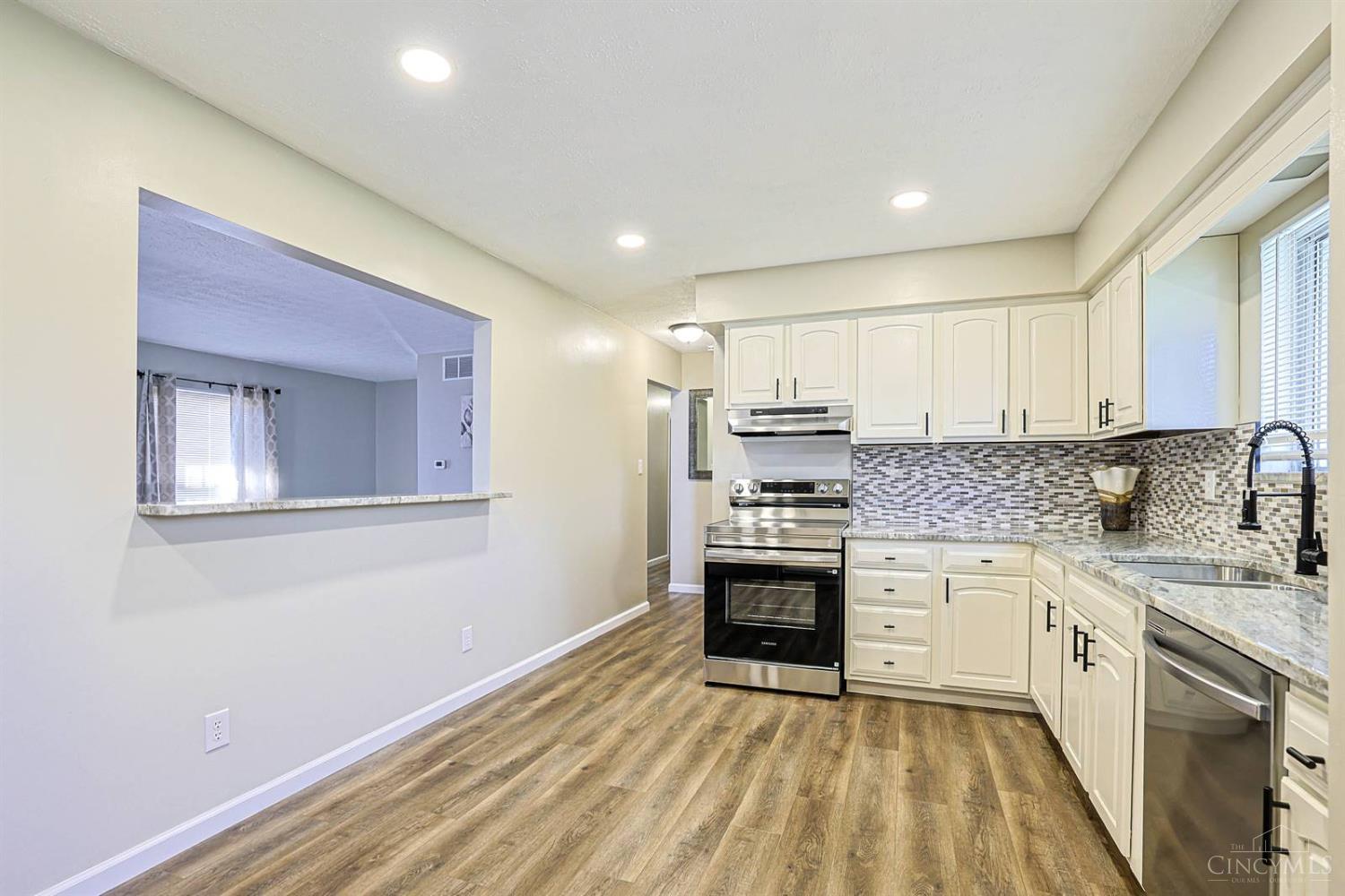 2907 Roosevelt Boulevard Property Photo 12