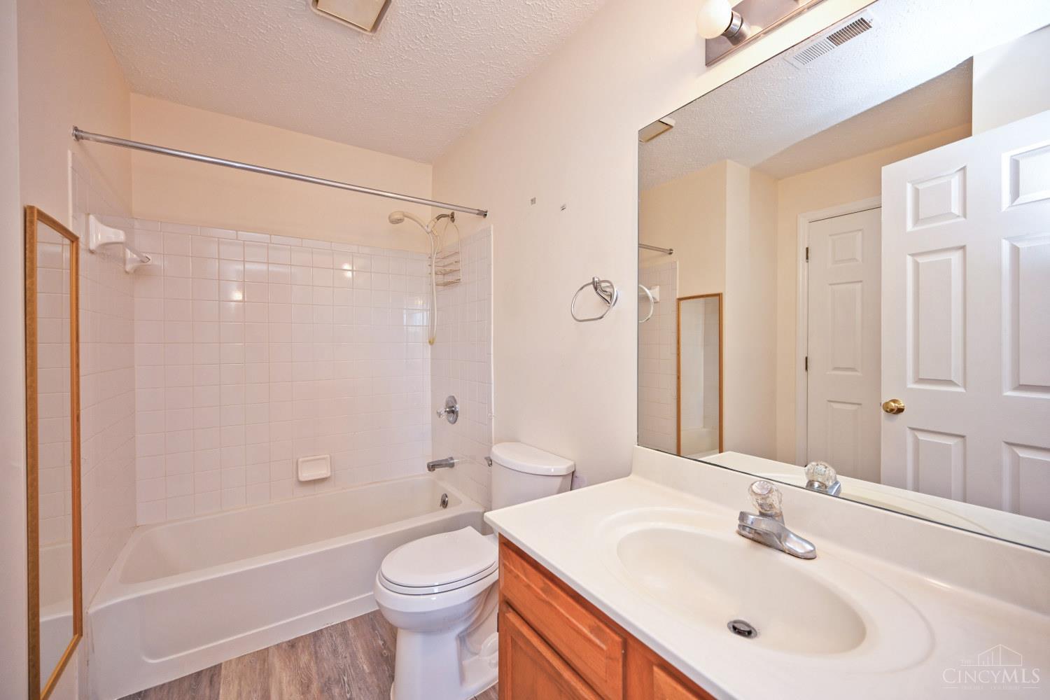 5106 Cody Pass Drive Property Photo 8