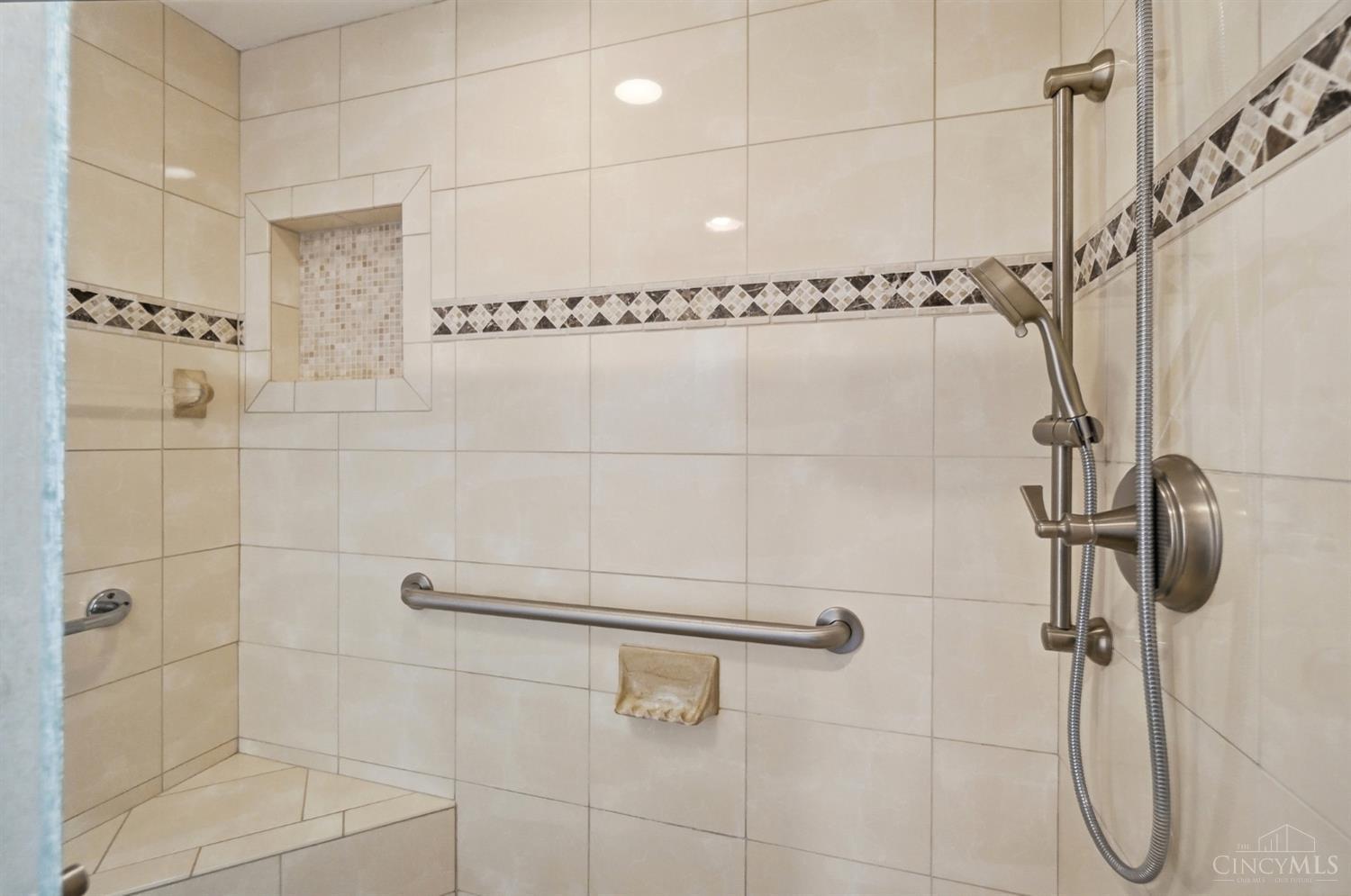 415 Bond Place Property Photo 31