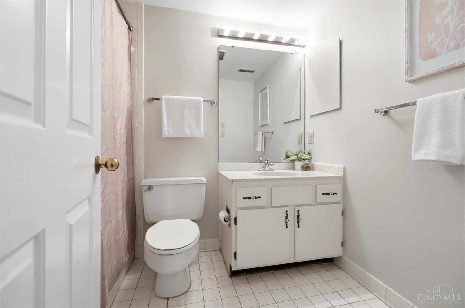 415 Bond Place Property Photo 38