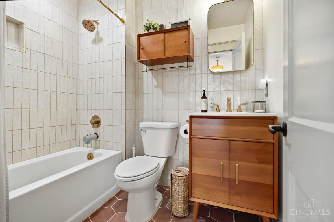2542 Cypress Way Property Photo 25