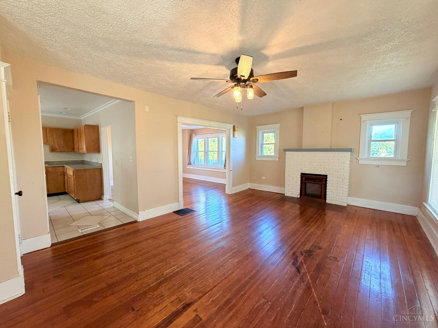 1217 Eureka Drive Property Photo 8