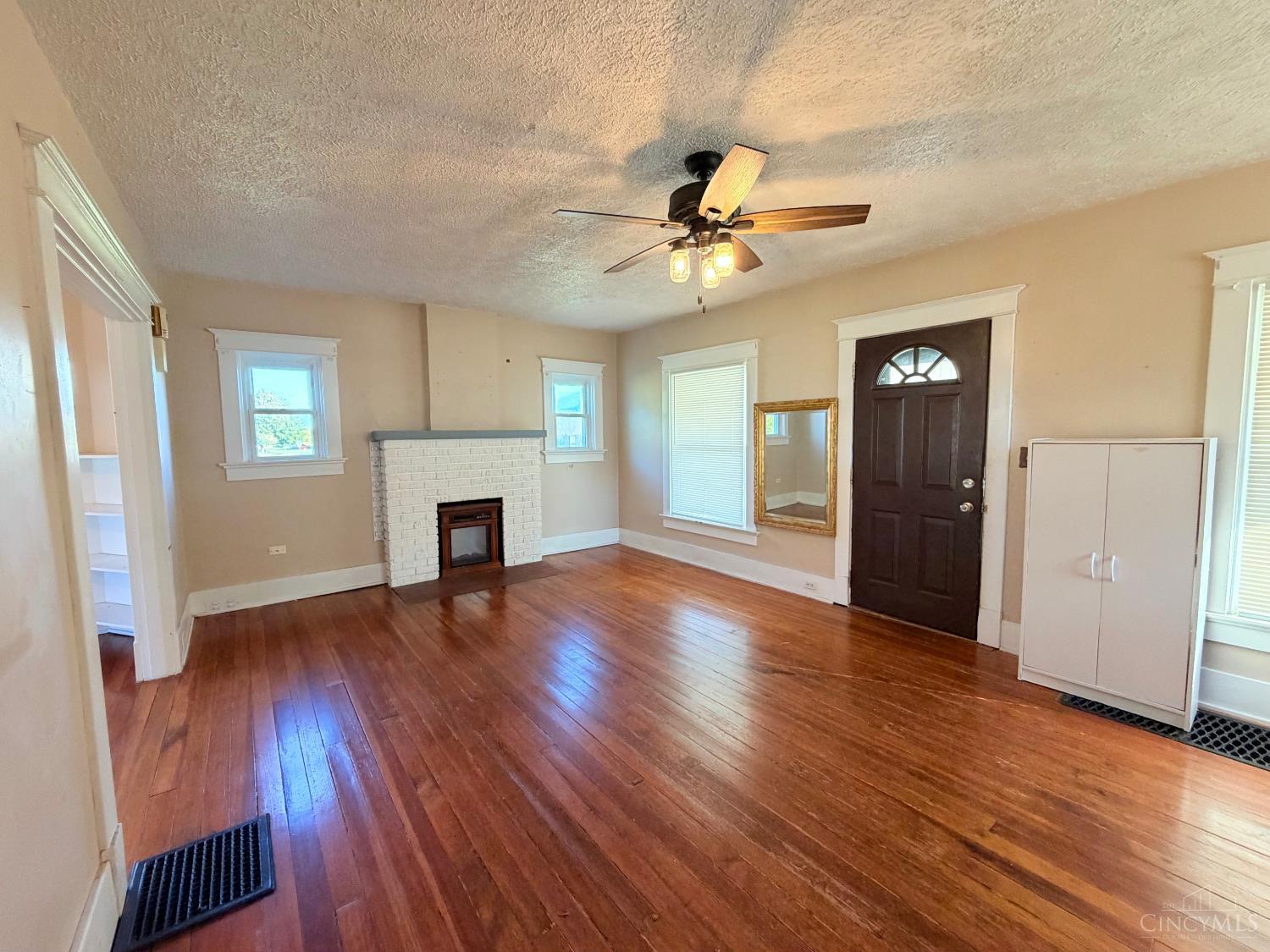 1217 Eureka Drive Property Photo 9