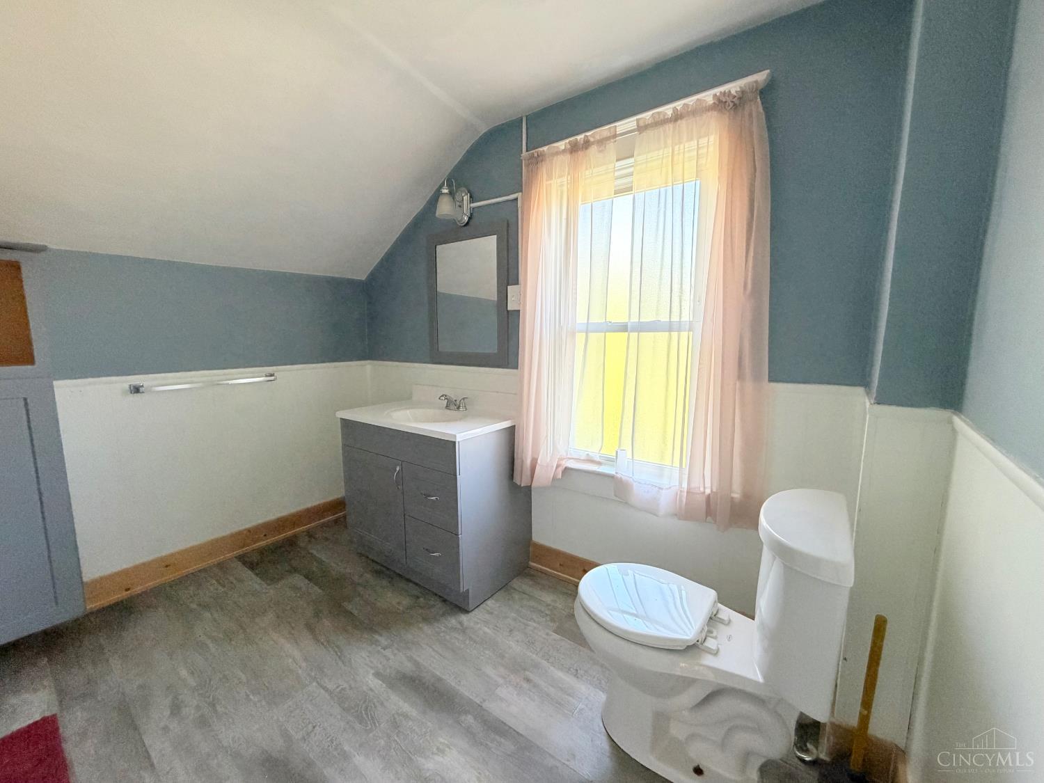 1217 Eureka Drive Property Photo 18