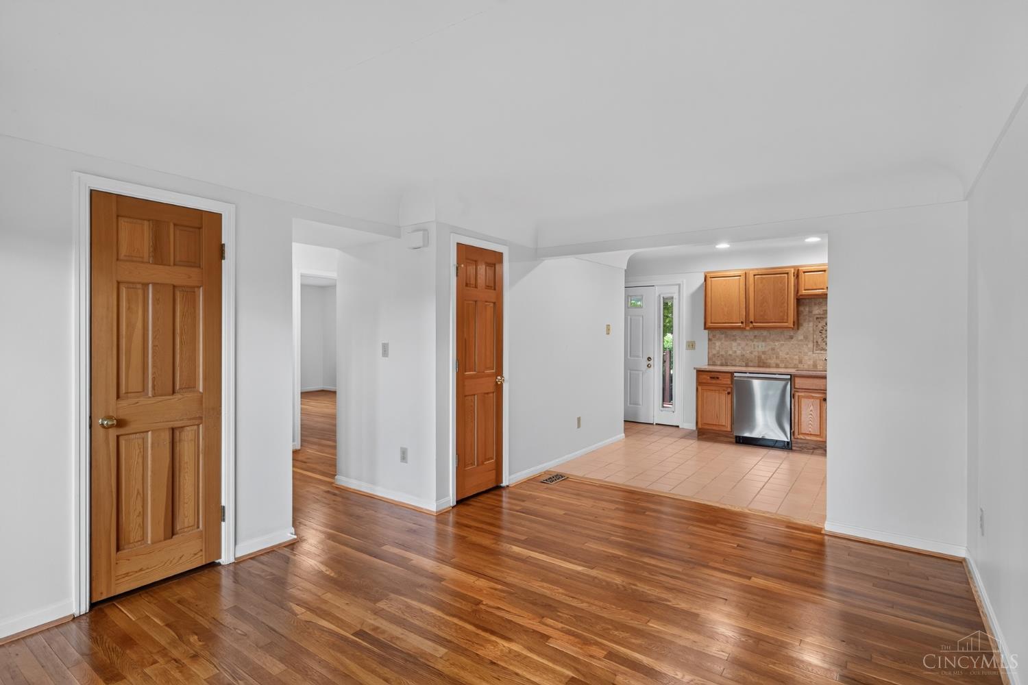 9043 Winton Road Property Photo 3