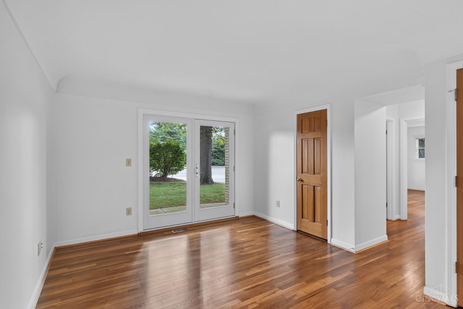 9043 Winton Road Property Photo 4