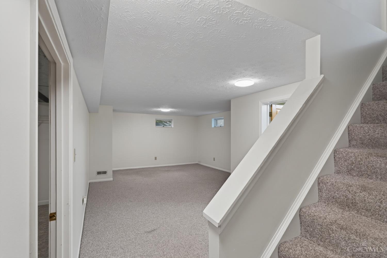 9043 Winton Road Property Photo 11