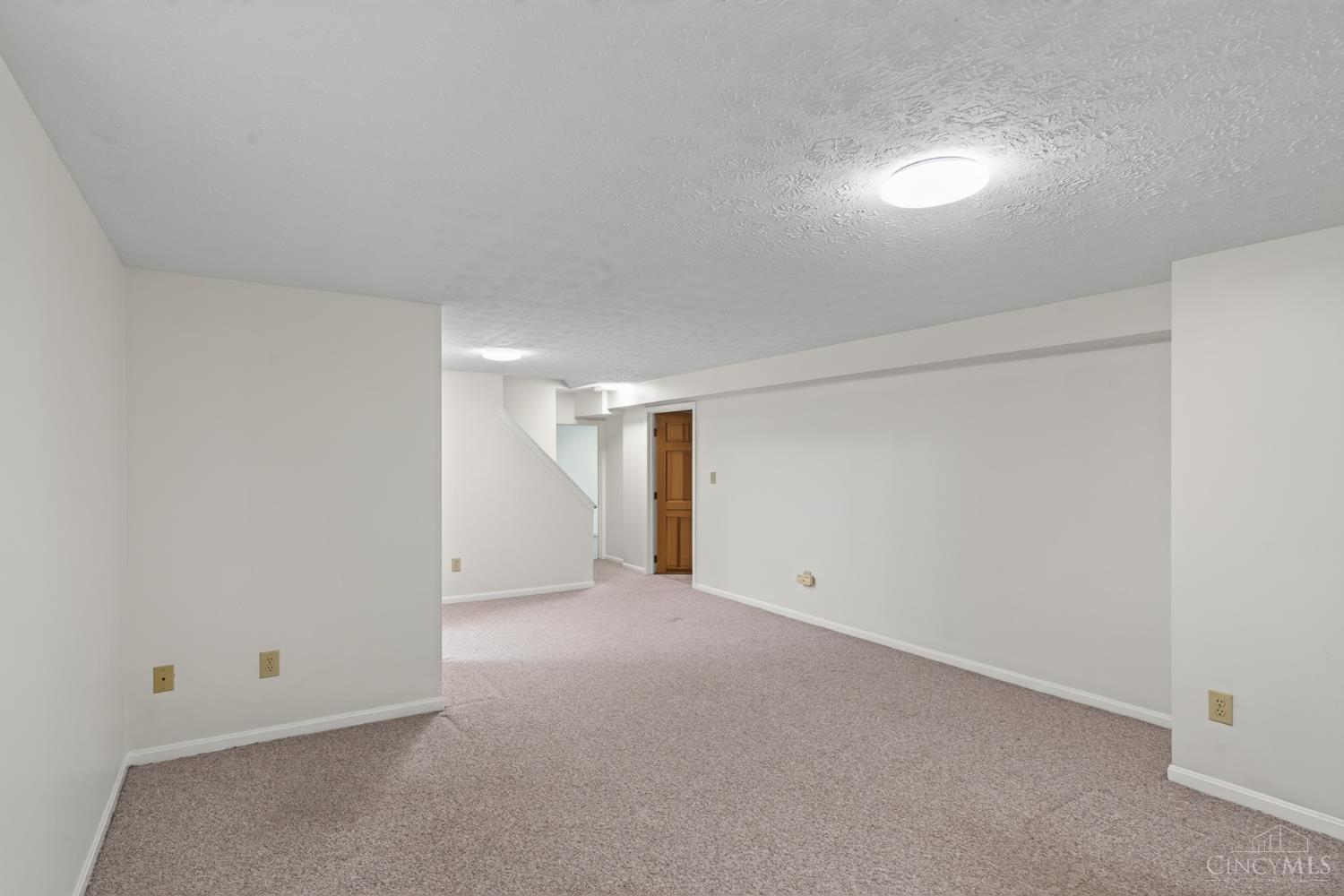 9043 Winton Road Property Photo 13