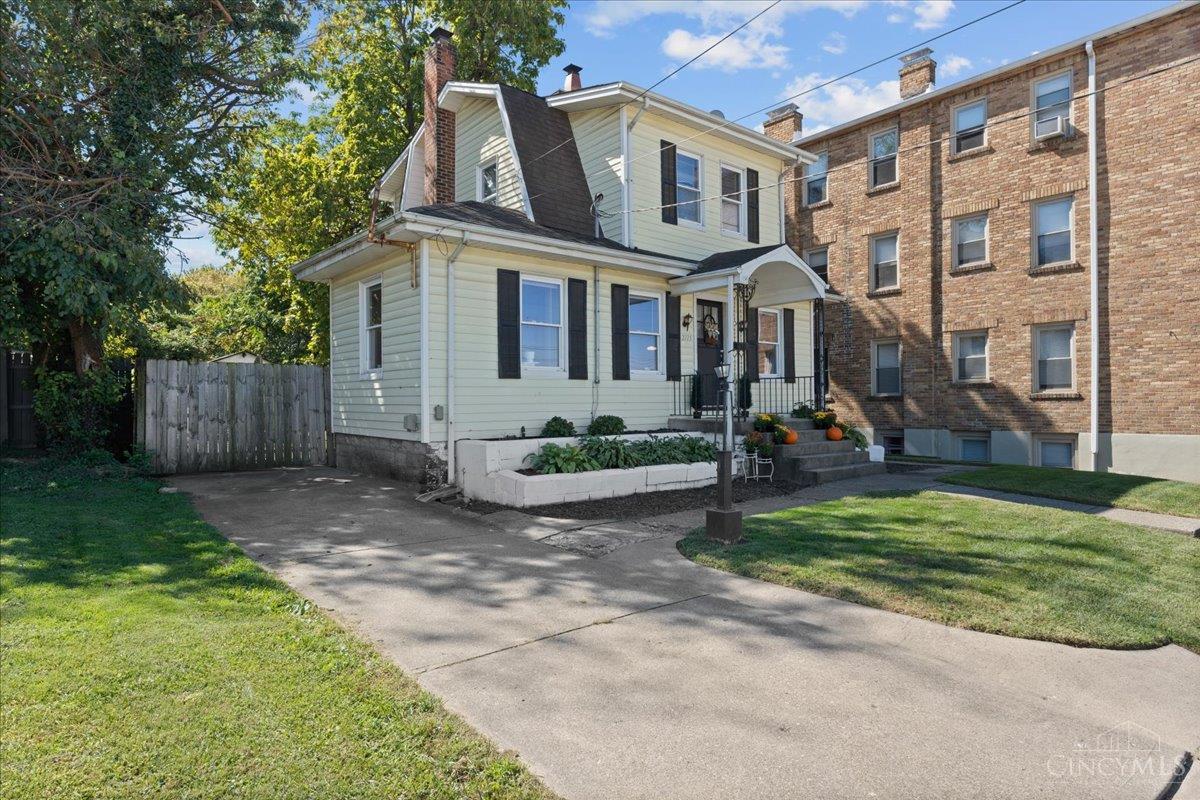 2775 Robertson Avenue Property Photo 2