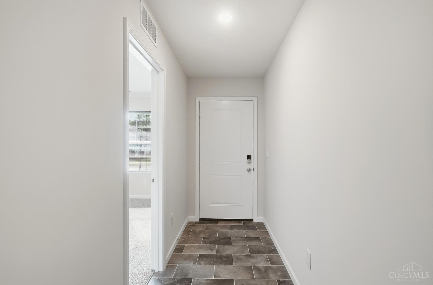122 Ashburn Way Property Photo 5