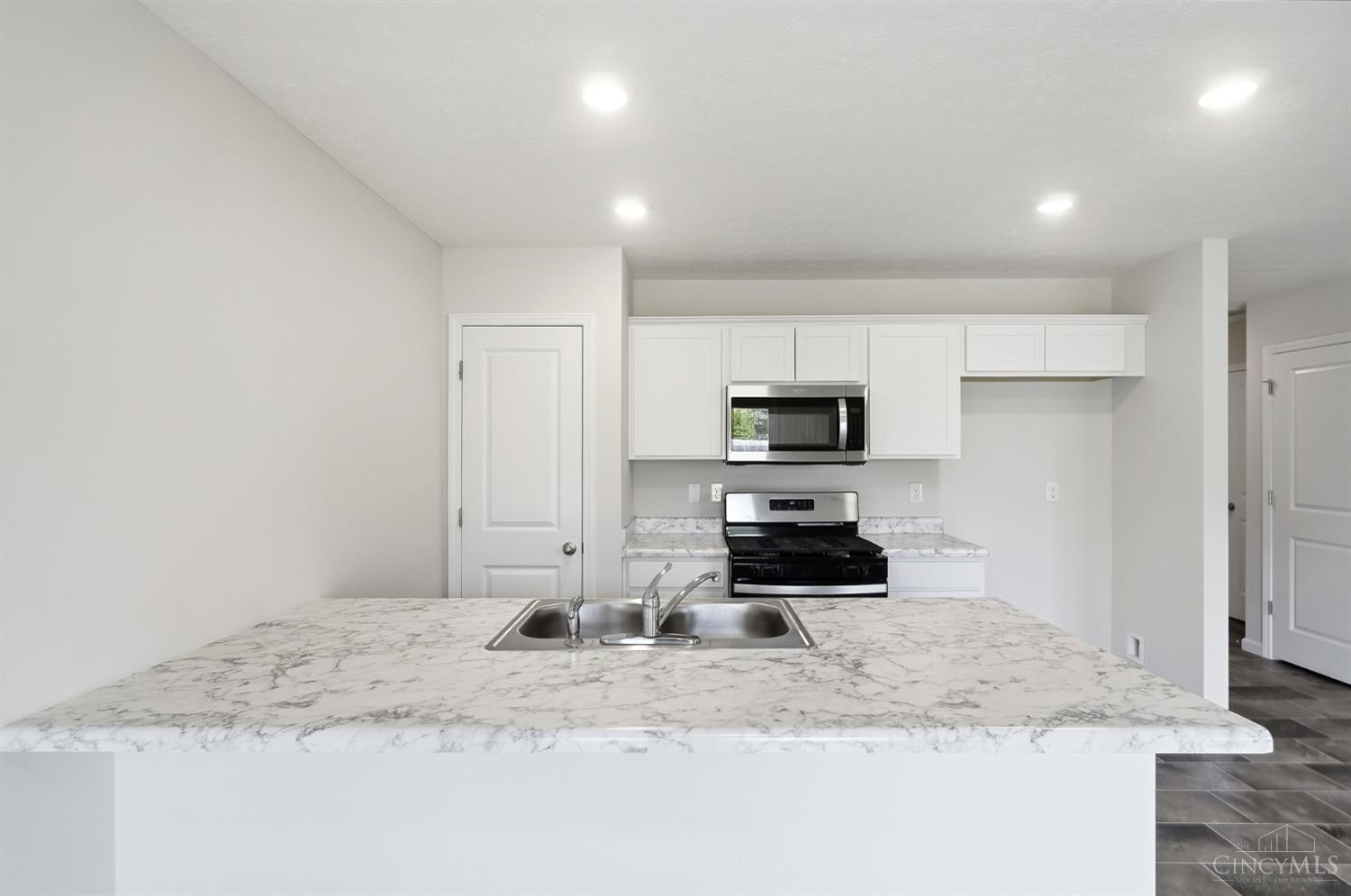 122 Ashburn Way Property Photo 10