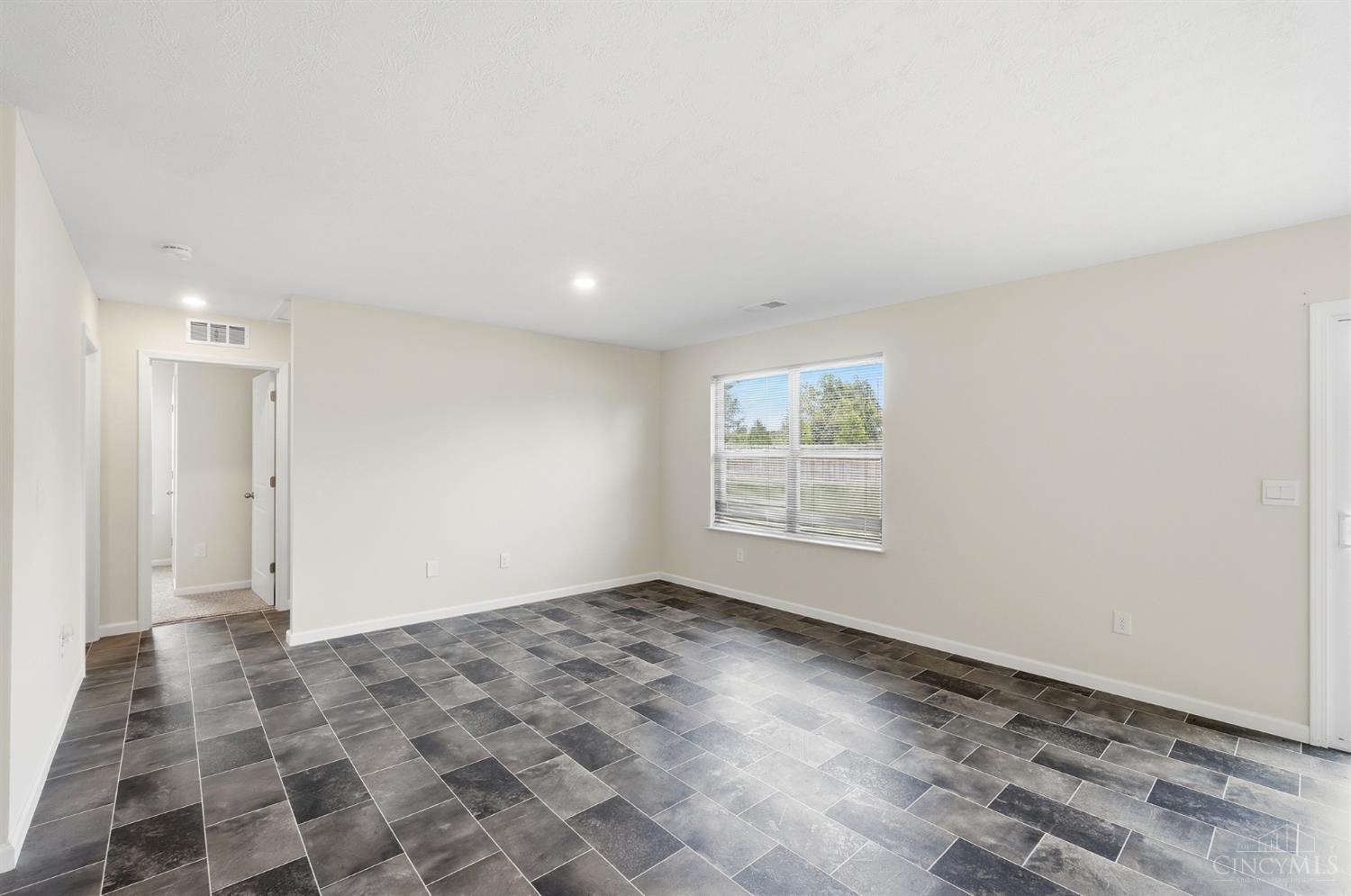 122 Ashburn Way Property Photo 14