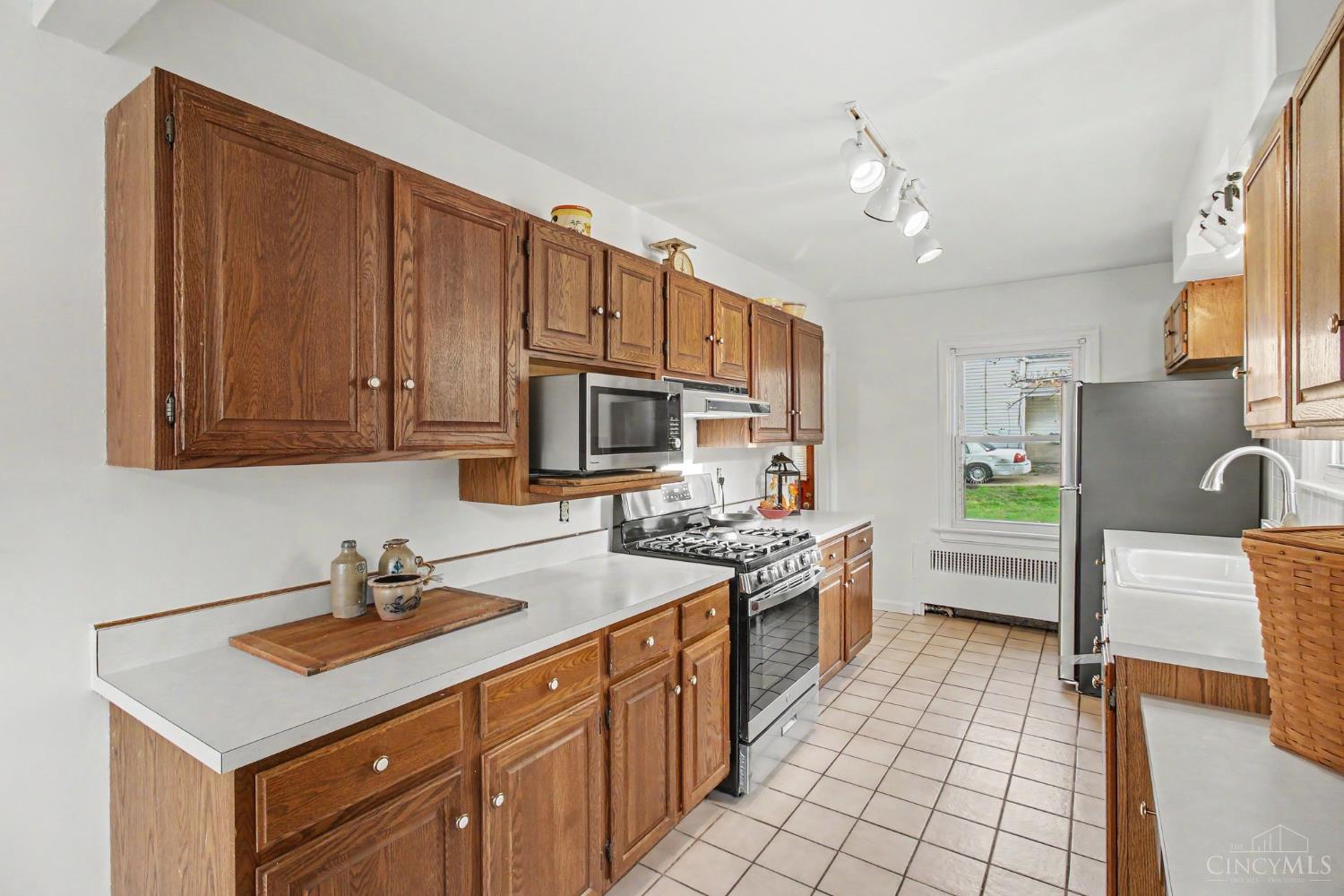 E 120 Benson Street Property Photo 14