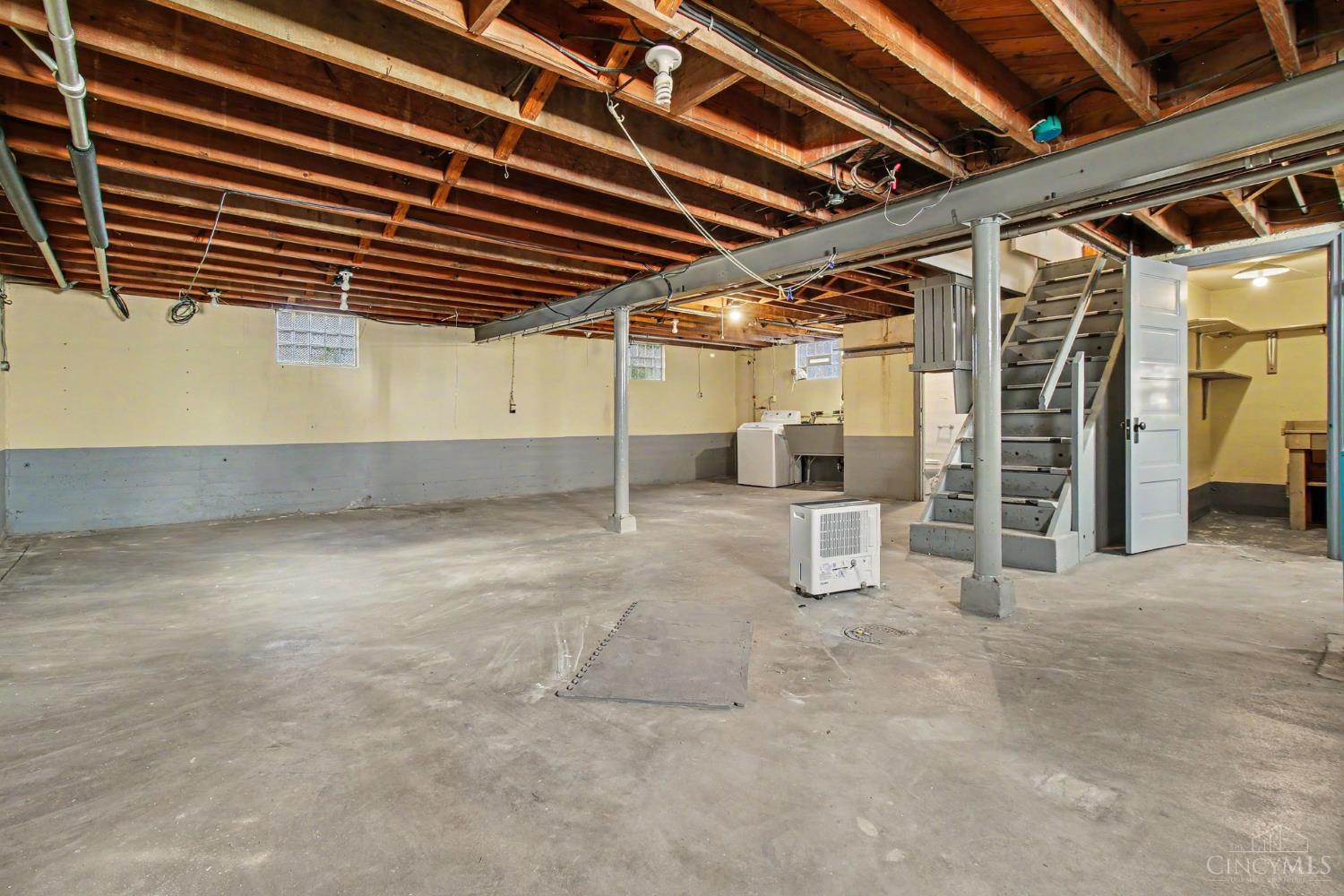 E 120 Benson Street Property Photo 24
