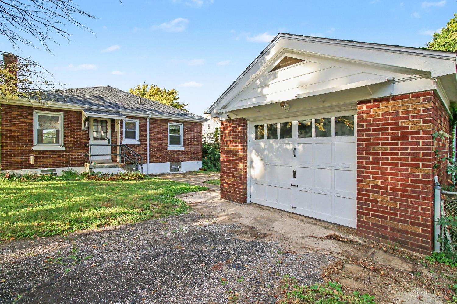 E 120 Benson Street Property Photo 28