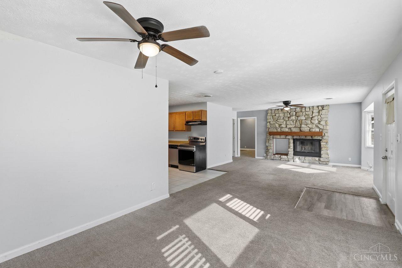 8005 Crest Acres Drive Property Photo 6