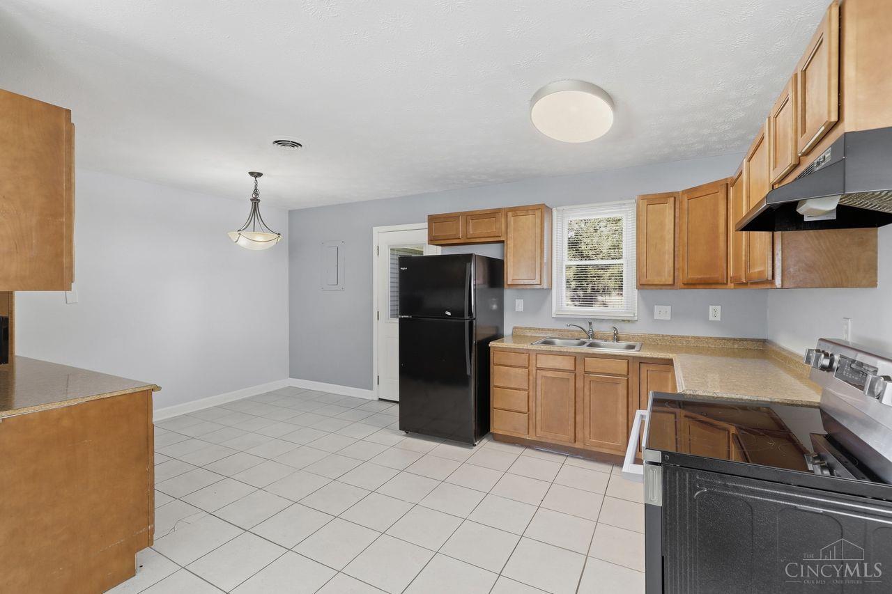 8005 Crest Acres Drive Property Photo 7