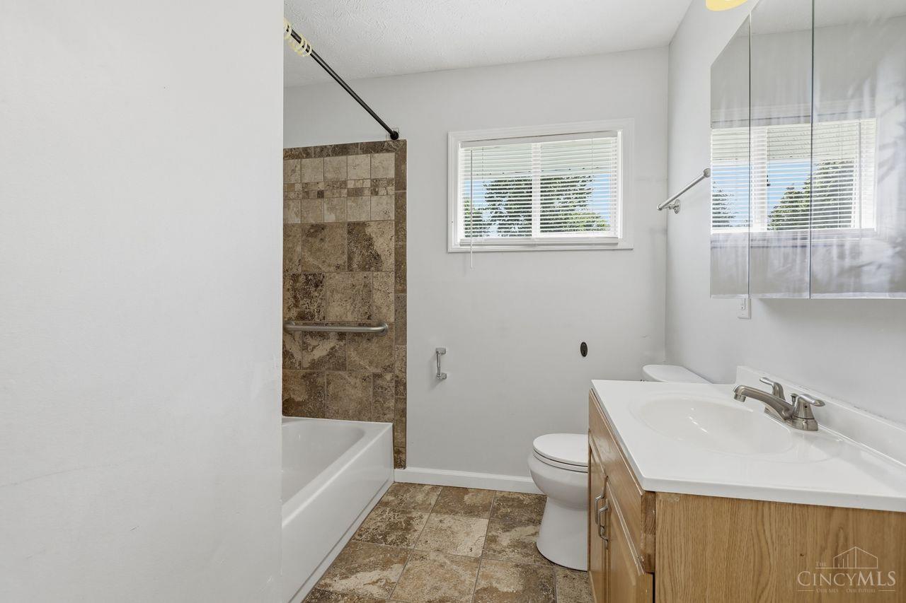 8005 Crest Acres Drive Property Photo 11