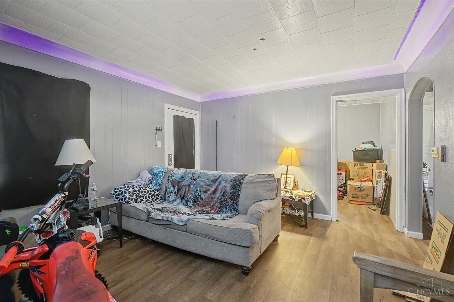 8802 Pine Road Property Photo 6