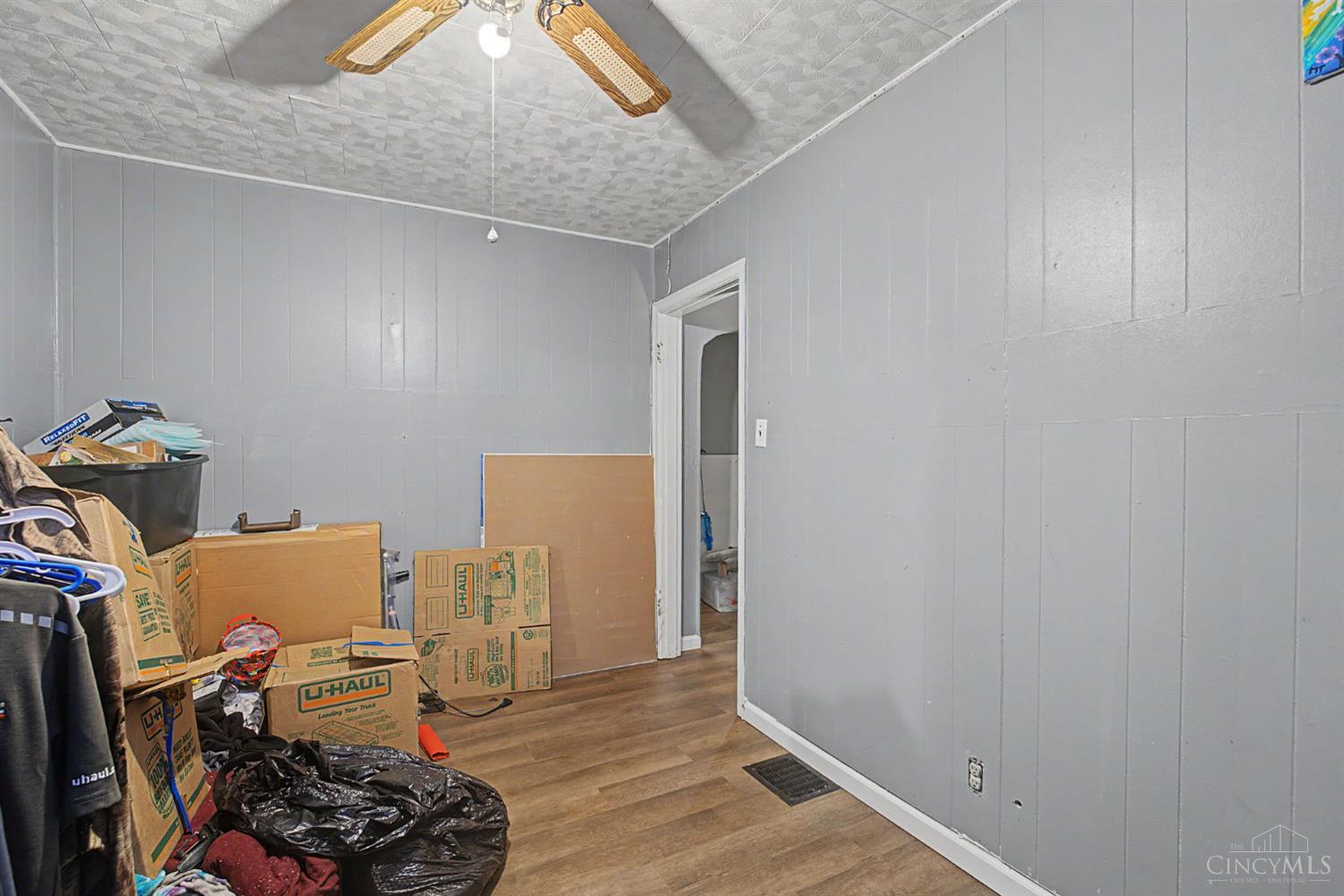 8802 Pine Road Property Photo 7