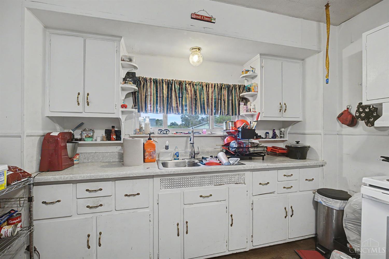 8802 Pine Road Property Photo 8