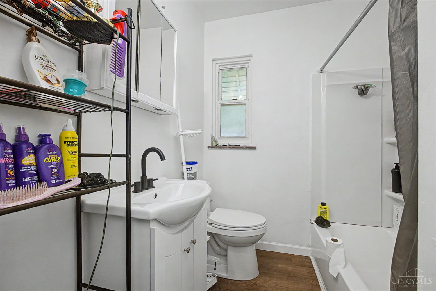 8802 Pine Road Property Photo 10