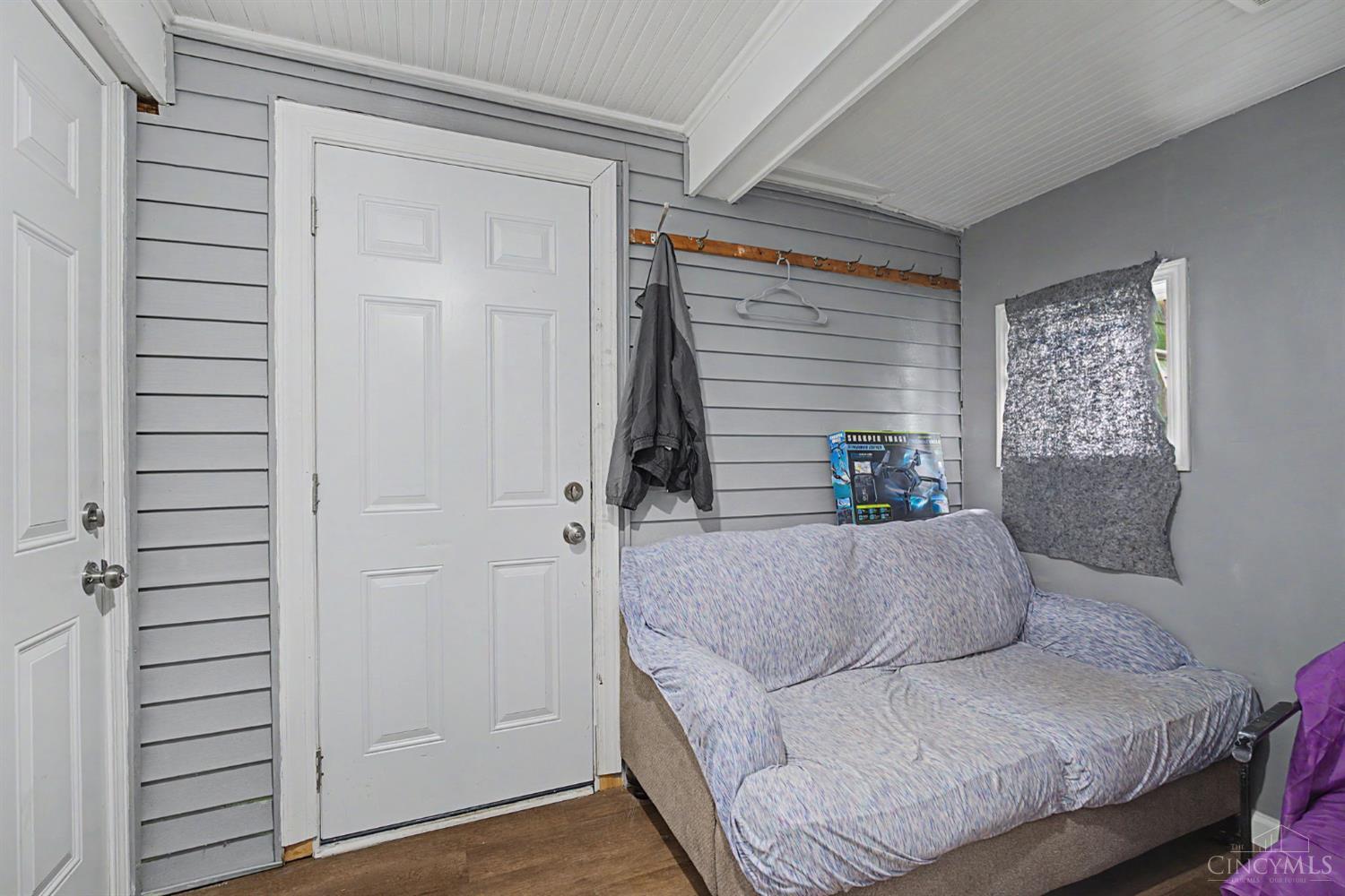 8802 Pine Road Property Photo 16