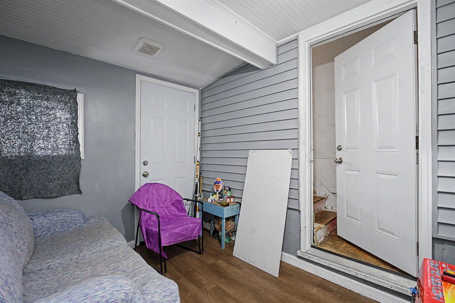 8802 Pine Road Property Photo 17