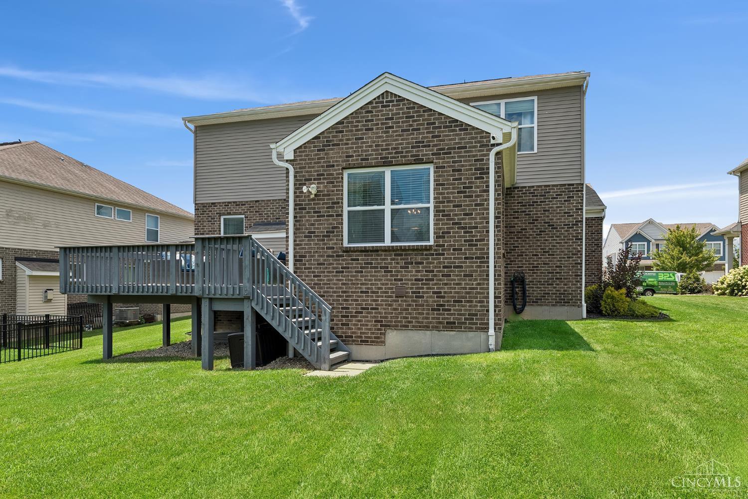 5228 Peterborough Drive Property Photo 3