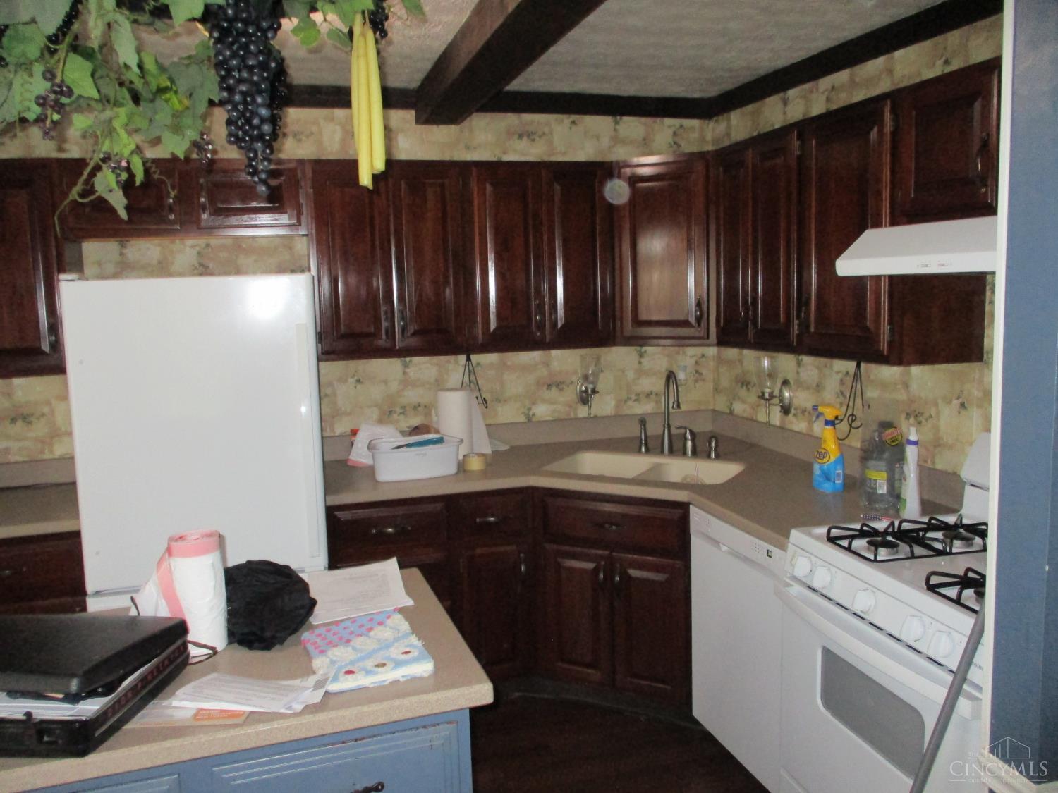 100 Cole Drive Property Photo 4