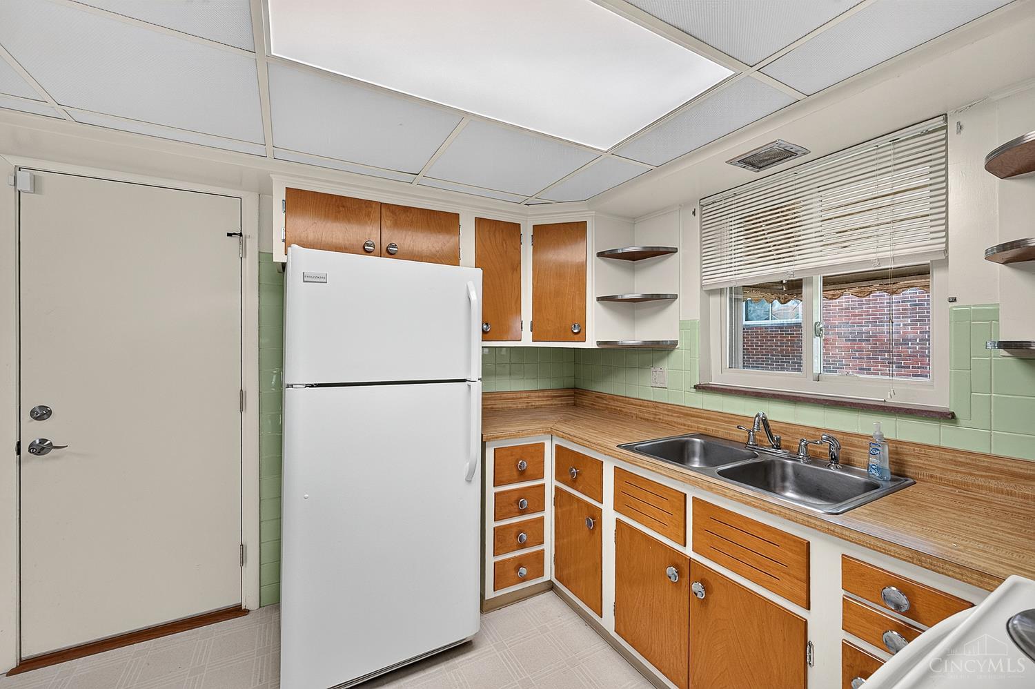 1026 Gail Avenue Property Photo 8